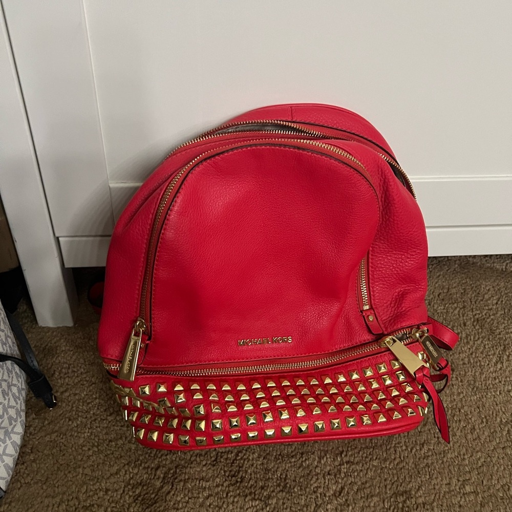 Micheal Kors MD PYR STUD BACKPACK